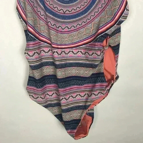 Red Carter Cali Knotted One-Piece Size Medium - Picture 7 of 8